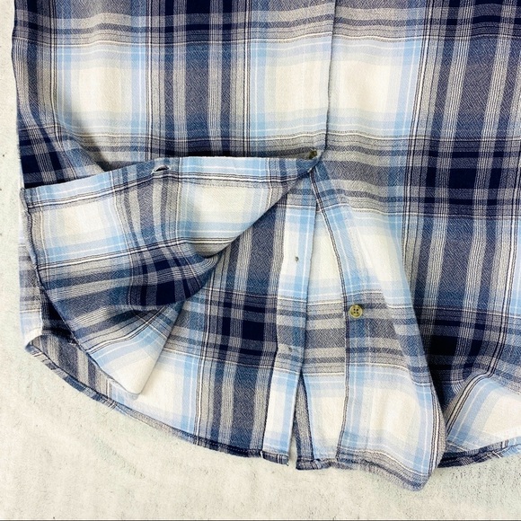 Maurices Top Sz Medium Cap Sleeve Blue Plaid Button Up Front and Back - Picture 5 of 7